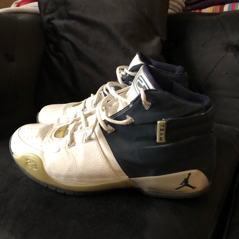 2004 Nike Air Jordan Team 10/16 (rare)